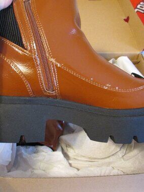 Portland Boot Company Women's Lug Sole Slip On Boot Size 6